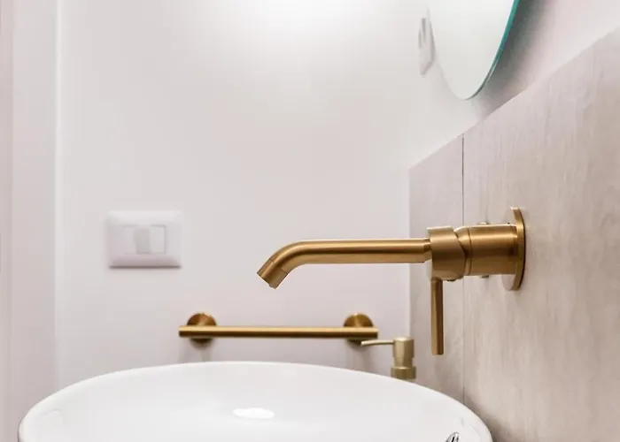 Golden Retreat Apartment *