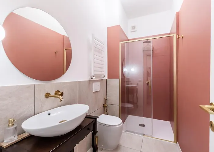 Golden Retreat Apartment Rom