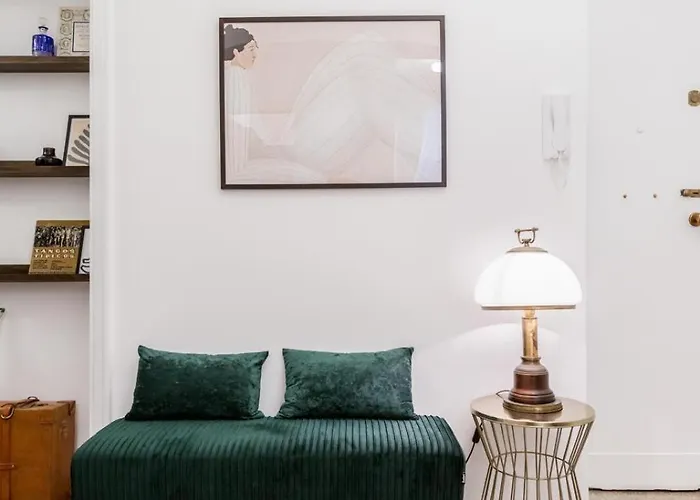 Golden Retreat Apartment