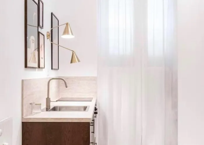 Golden Retreat Rom