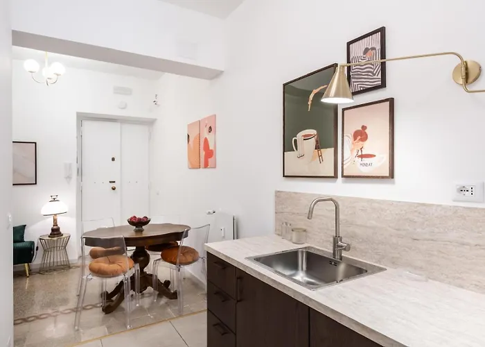 Golden Retreat Apartment Rom
