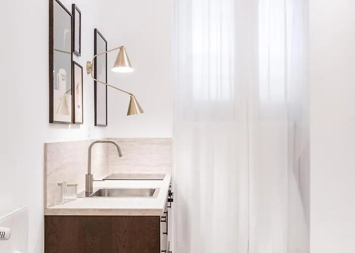 Golden Retreat Rom