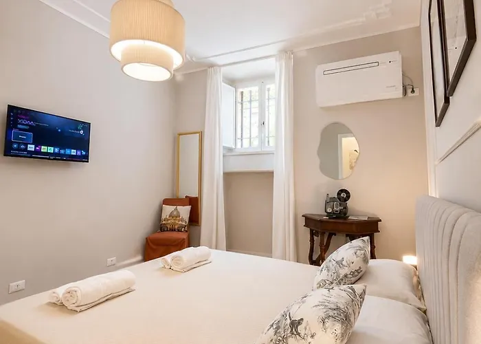 Golden Retreat Apartment Rom